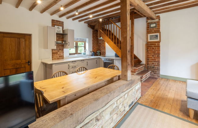 Host Stay Downs Farm Granary - Photo 2