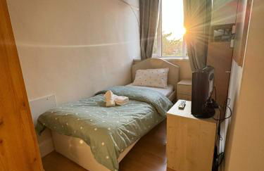 2 Bed - Greenwich Flat - Sleeps 5 - 1 Minute From New Eltham Train station - Foto 2
