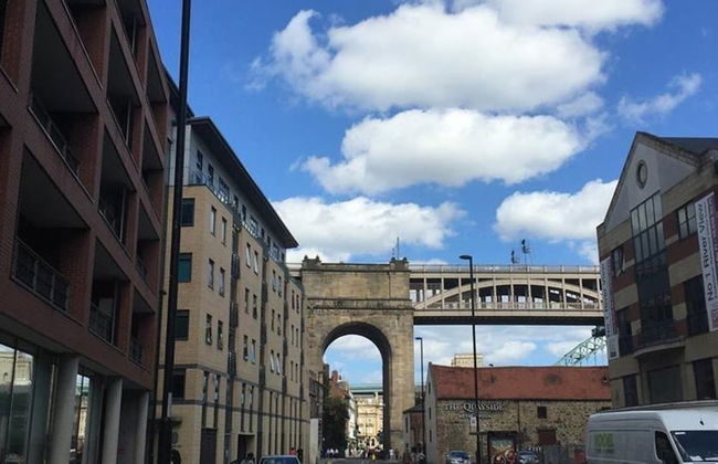 Stylish Quayside Apartment - Photo 16