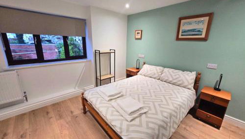 New 4 Bed House Sleeps up to 8 People - Foto 5