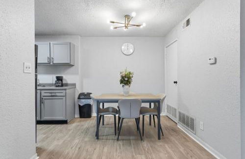 Cozy, modern apartment with bright interiors - Photo 3