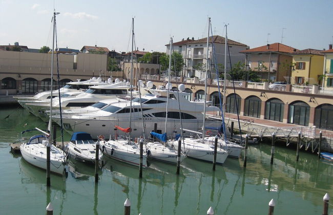 Belvilla by OYO Pleasant Apartment With Courtyard - Foto 34