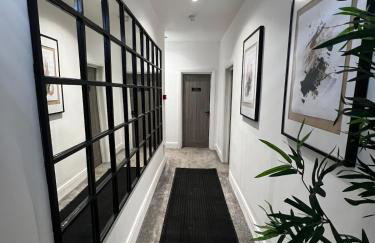 Resilets - Mood Studio 2 - Central Modern 2 Bed - Photo 14