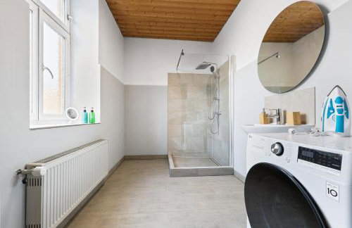 cruwzo I Modern Centrally Located Apartment with Parking Modern Centrally Located Apartment with Parking - Photo 43