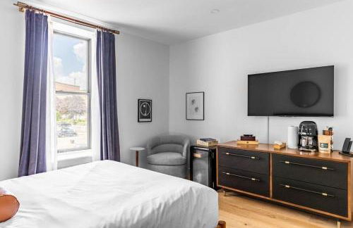 DTWN Bangor, Historic Bldg, Fast Wi-Fi, 50 in TV, Room # 204 - Foto 3