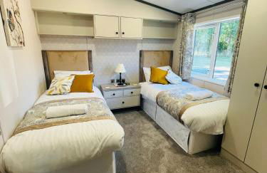 Laburnum Lodge with Hot Tub - Foto 17
