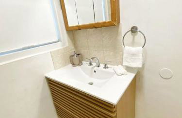 Relaxed and Cozy Poolside Studio - LOU2 - BUR - Foto 10