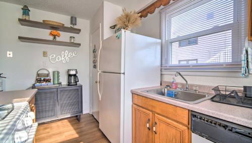 Coastal Brigantine Retreat - Walk to Beach! - Foto 4