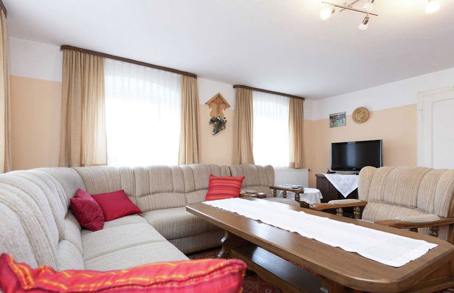 Family-friendly Tretting Home - Photo 1