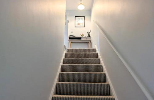 Compton Apartment with free parking - Photo 3