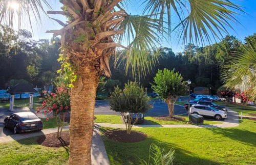 Balcony and Pool Access Longs Cozy Haven - Foto 28