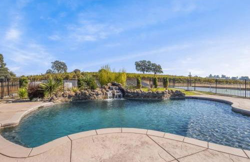 Luxury 4 Acre Estate - Pickleball, Pool, Hot Tub! - Foto 13