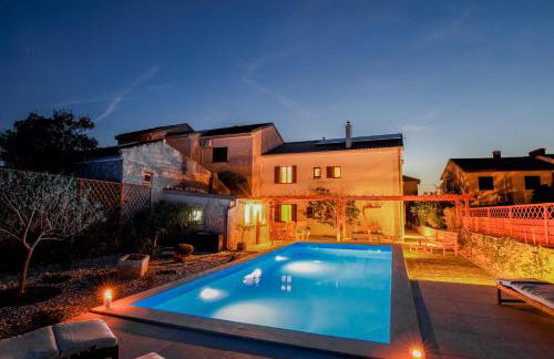 Home Away From Home with a heated pool - Foto 11