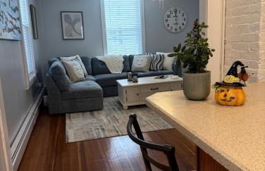 Bright 2BR by the Beach & Near Historic Salem - Foto 6