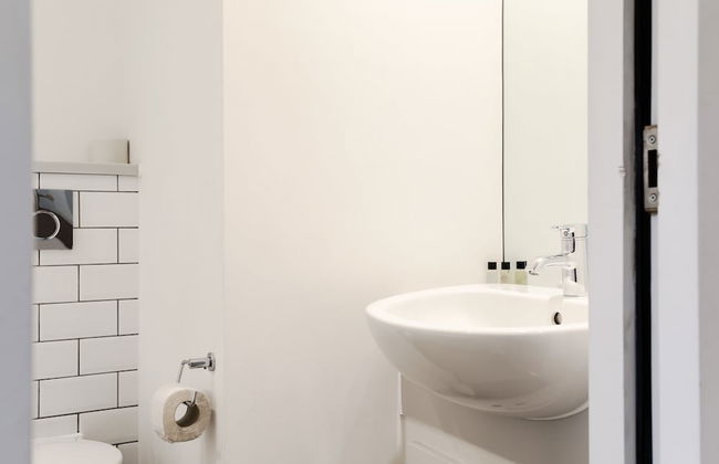 Trafalgar Square by Excel Apartments - Photo 28