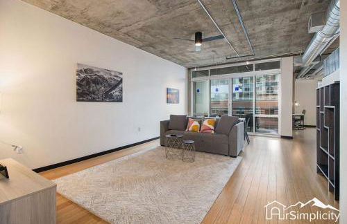 Condo w pvt balcony & gym access - Foto 9