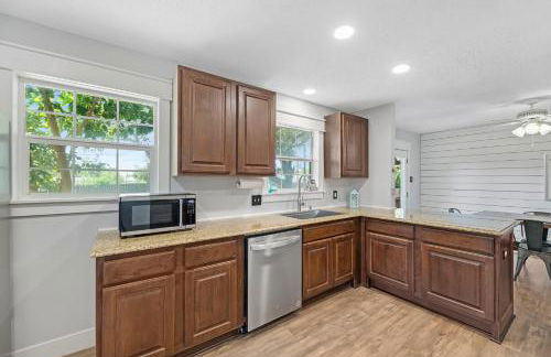 R & R's Reel Paradise 5 minutes to the harbour and 11 miles to the Beach! - Foto 2