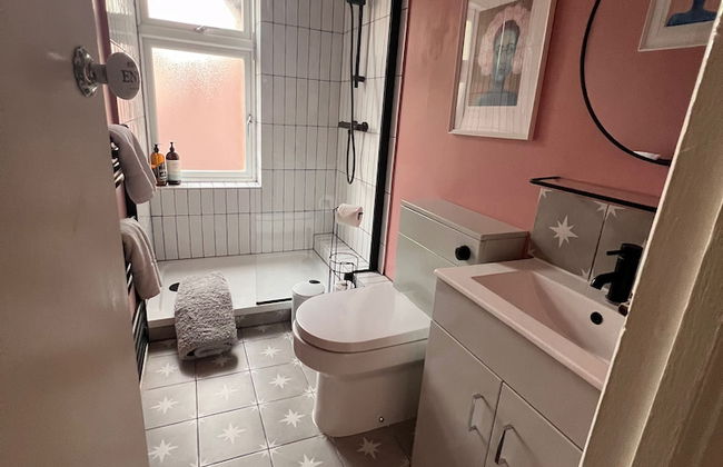 Maya's Glasgow Holiday Homes - Photo 60