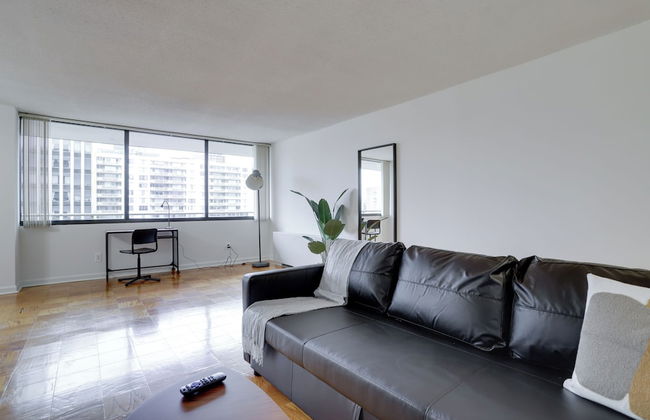 Convenient Apt Near Airport - Photo 26