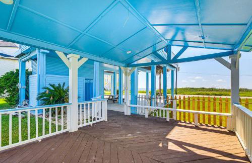 Walk to Beach Home with 2 Decks in Galveston! - Foto 30