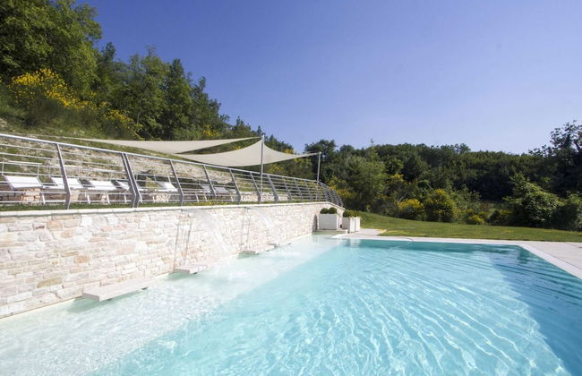 Chic Villa in Acqualagna with Hot Tub in Pool & Private Garden - Foto 26