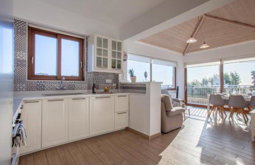 Family seaside Kladissos Villa with private heated pool! - Photo 24