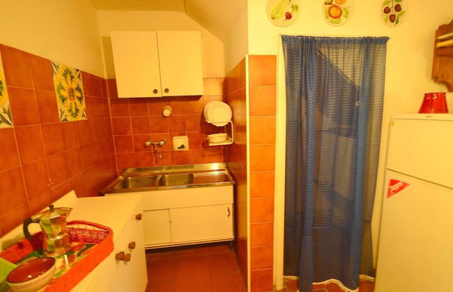 Spacious Home With Shared Pool - Photo 15