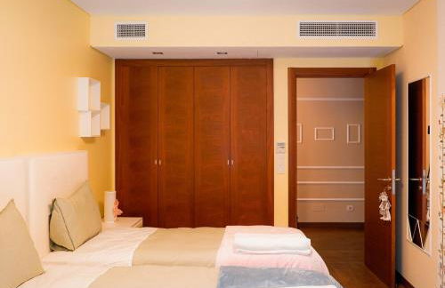 Luxury 2BR Spacious & Stylish with Patio near Metro - Foto 52