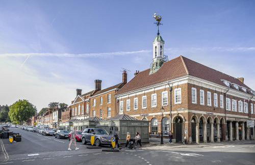 Bright 1 bedroom apartments near Farnham Castle - Photo 5