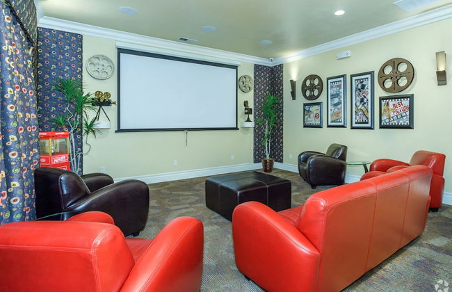 New Elegant 1BR Retreat Heated Pool Gym Sauna - Foto 30