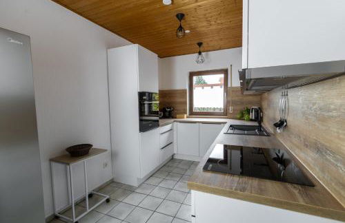 Cozy Holiday Home - Photo 4