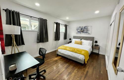 Cozy 3BR Home With Pool, Yard, Garage, and 80 inch TV! - Foto 38