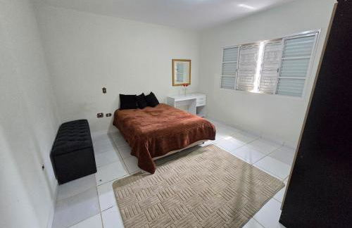 Casa ampla mobiliada com estacionamento para até 5 veículos - Foto 25