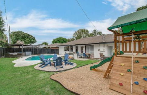 Spring Branch Paradise 4-BD Backyard Pool Oasis - Foto 40