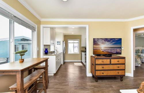 Oceanfront Back Home with View of the Sea - Photo 17