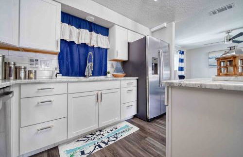 Stylish Lake home with HUGE POOL, Arcade with PS5,and Theater Just 5 min from Legoland - Foto 20