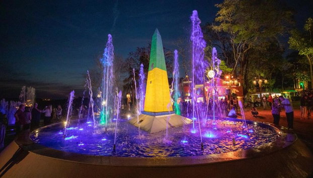 Ferris Wheel and 3 Borders Landmark - Photo 2