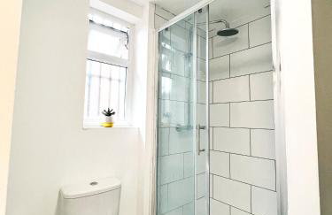 The County Staycation - Photo 43