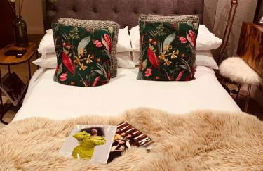 The Fifth Quarters, Grade II Listed Apartment, The Lace Market, NG1, City Centre, Nottingham, Sleeps 4 - Photo 25