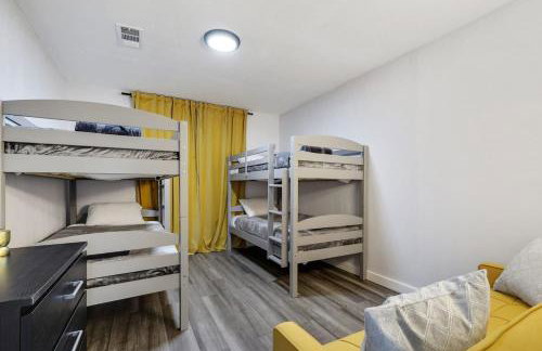 Upscale 3BR 2B Cozy Home with Pool & Grill - Foto 23