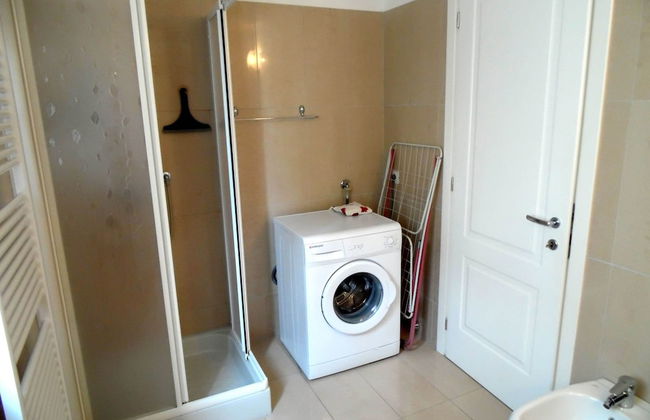 Fabulous Villa in Barasso near Lake - Photo 15