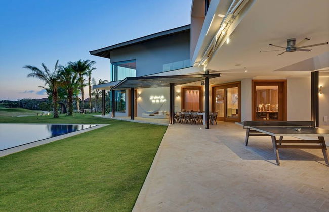 Modern 7BR Villa w Stunning Views of Golf Course - Photo 42