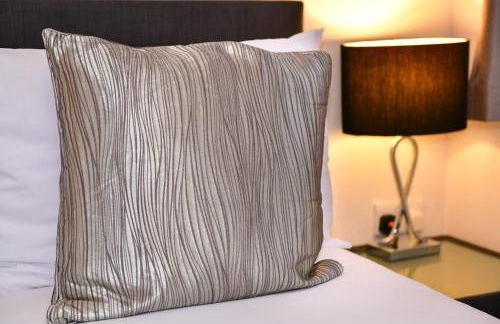 Cardiff Bay Retreat Sleeps 4 Parking - Pass the Keys - Foto 25