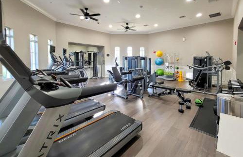 3Br 2Bath Condo Balcony 5min Conv Center 1388ft - Photo 21