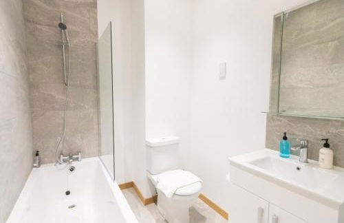 Comfortable 2BR Swindon Long Stay - Foto 19