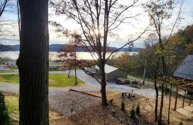 Sweet Tree Cabin with Grill Overlooking Tappan Lake in Ohio - Foto 16