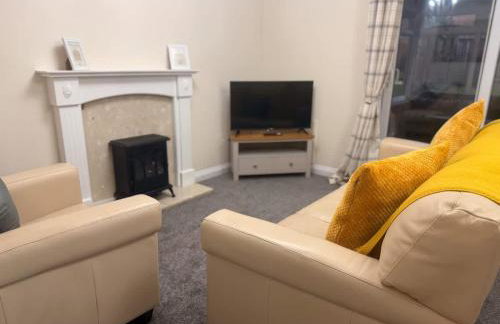 Ivy House - 3-Bed, Sleeps 4, Parking, WiFi, Contractors - Foto 2