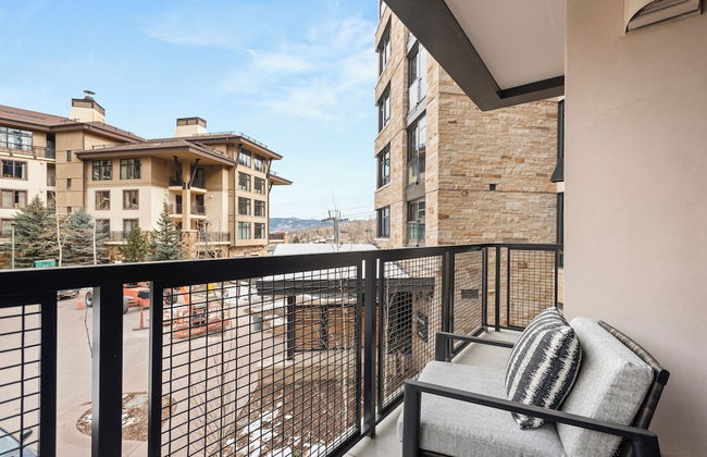 Snowmass Lux Getaway by Snowmass Vacations - Photo 2