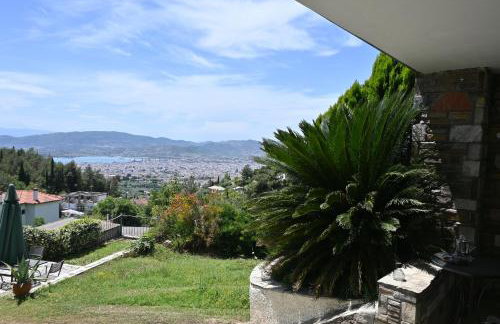 Tranquil Infinity Pool Getaway (private jacuzzi and steam bath, pool, garden, sea and city views) - Foto 32