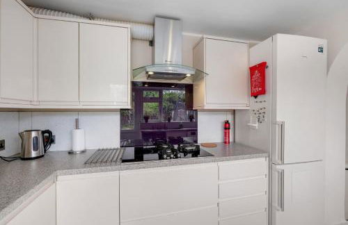 Elegant 5 Bed Home with Garden & Parking - Slough - Foto 5